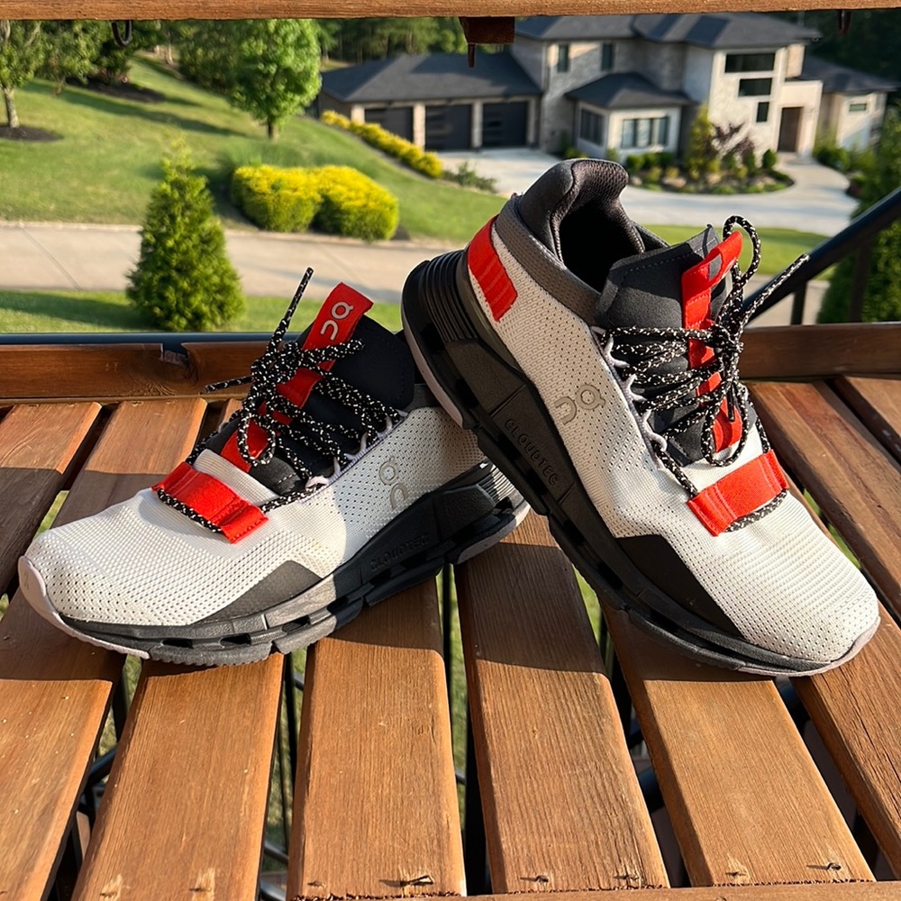 Women On Running Cloudnova 7 (size 38)